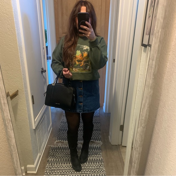 Meet your Posher, Vivian - Picture 1 of 1